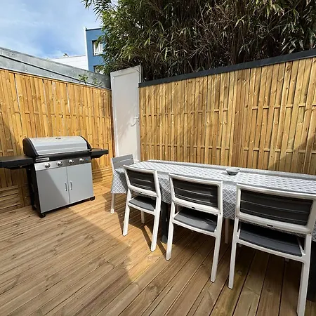Holiday home Maison Avec Terrasse, 10 Couchages, A 200 M De La